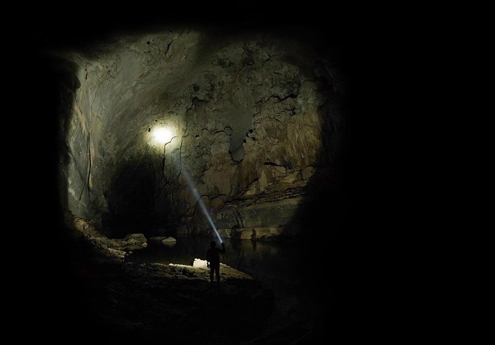 Inside Xe bangfai Cave