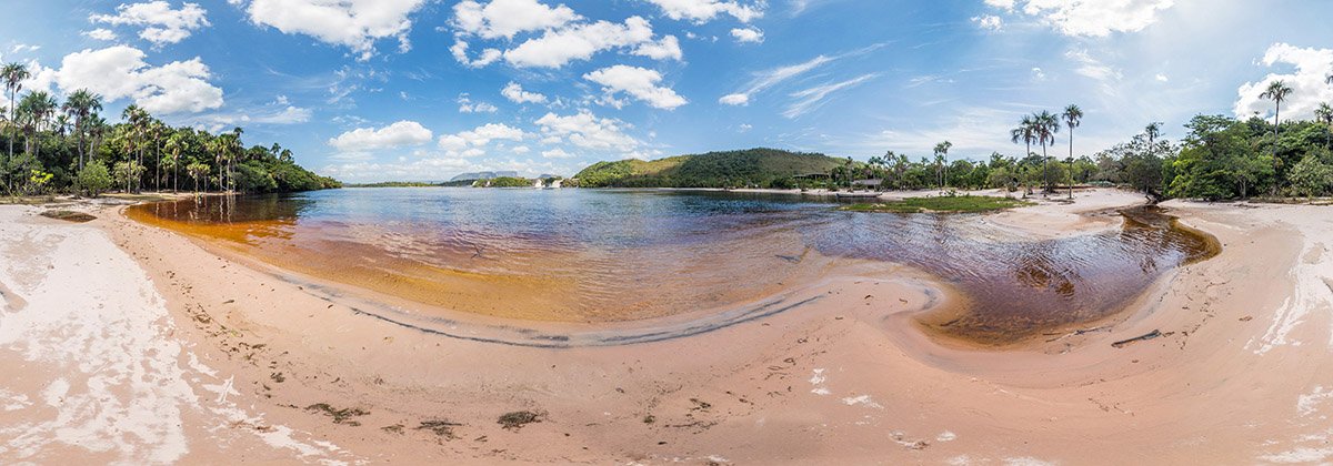 Laguna de Canaima Beach