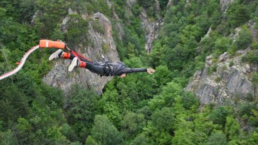 How much does Bungee jumping cost