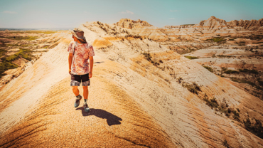 What to wear hiking in hot weather