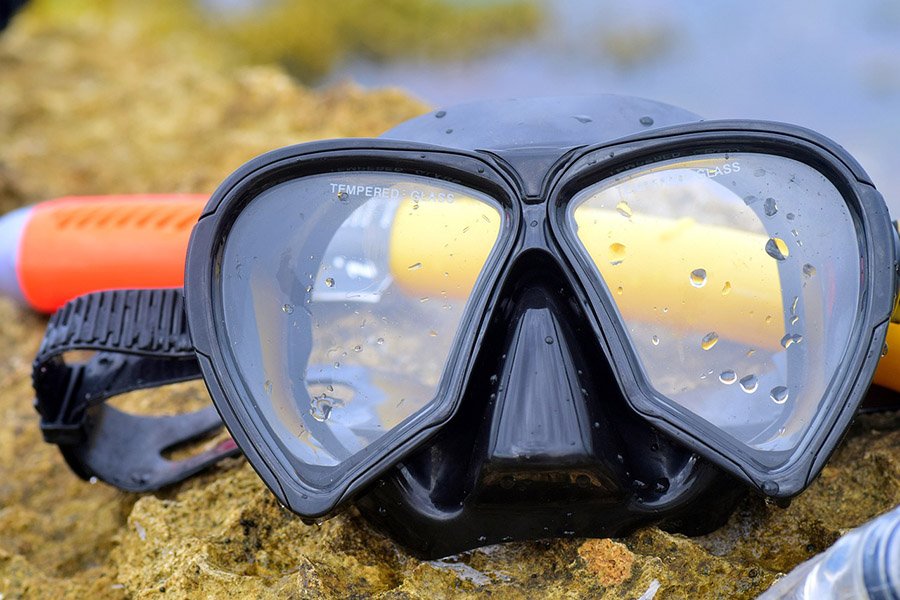 Snorkeling mask
