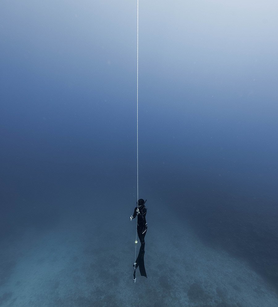 Buceador en aguas profundas