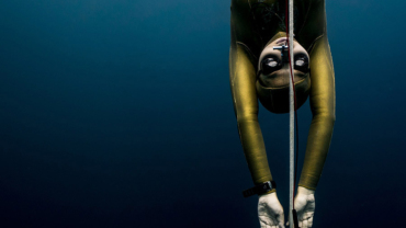 How long can freedivers hold their breath - Hero