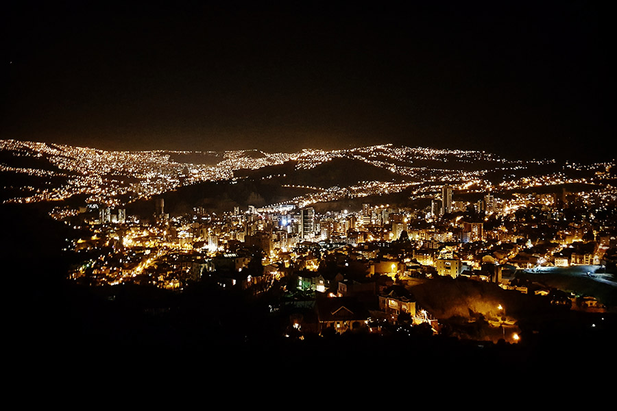 La Paz by night
