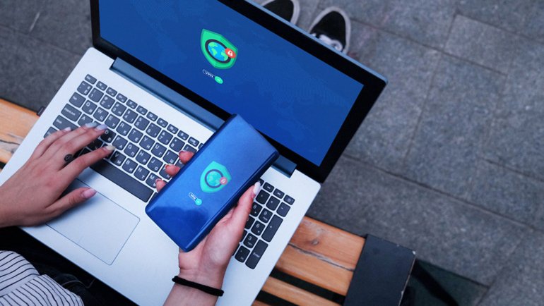 Staying safe online while traveling