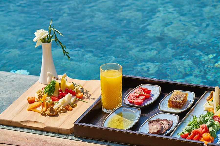 Breakfast by the pool