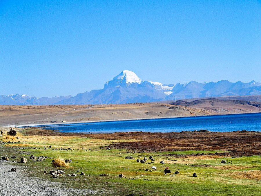 Mountains and lake in Tibet