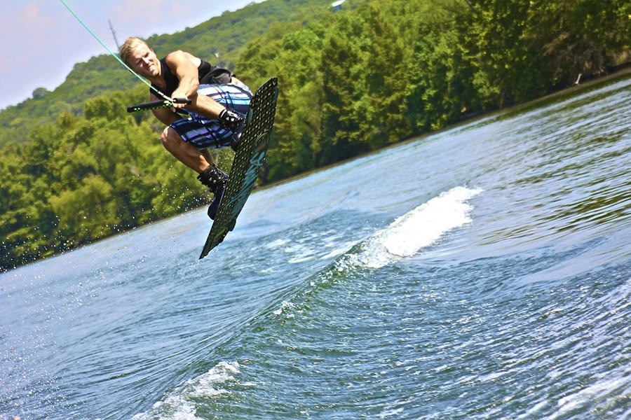 Wakesurf jump