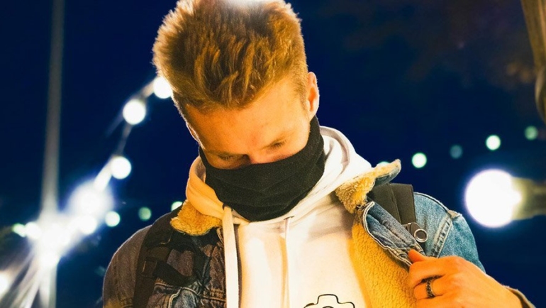 Man wearing a neck gaiter