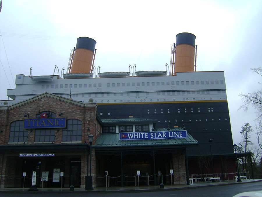 Titanic_museum_entrance