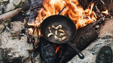 Cooking on campfire