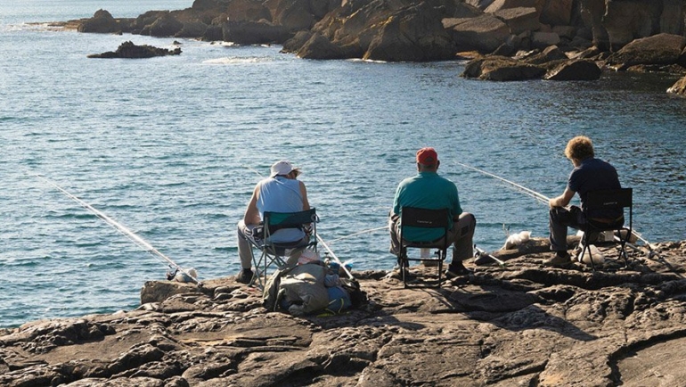 Fishing puns - Group of friends