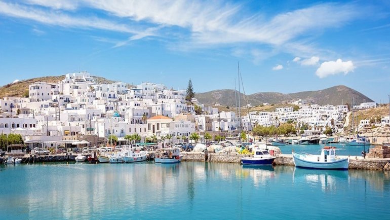 Is Naoussa or Parikia Better