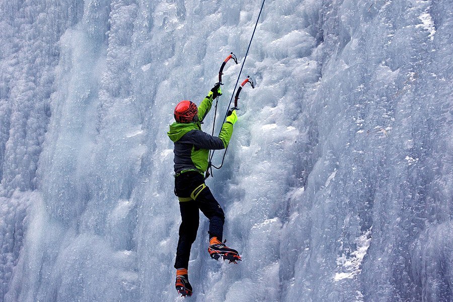 solo ice climber