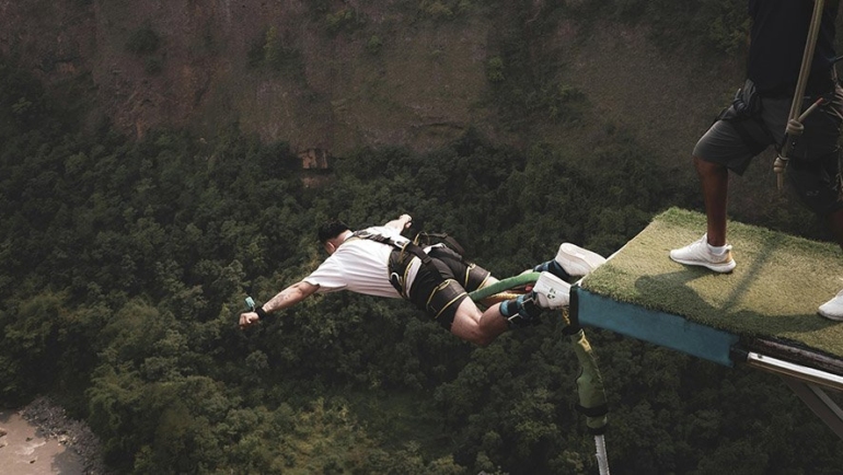 Bungee jumper