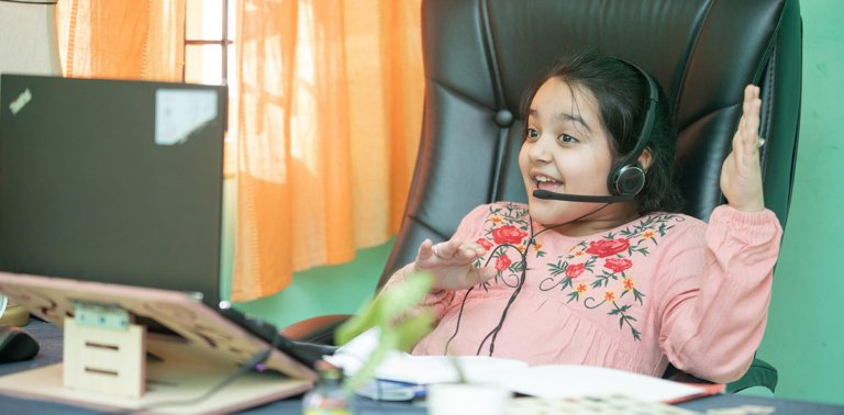 10 Smart Ways to Handle Time Zones and Online Classes While Traveling with Kids