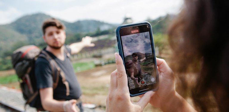 How Smart Travelers Stay Online on the Trail