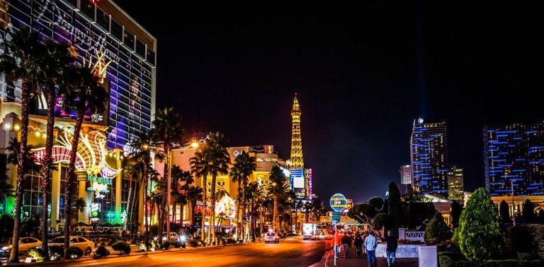 A Traveler’s Guide to Pairing High Adrenaline Adventures With Low Effort Evenings in Vegas