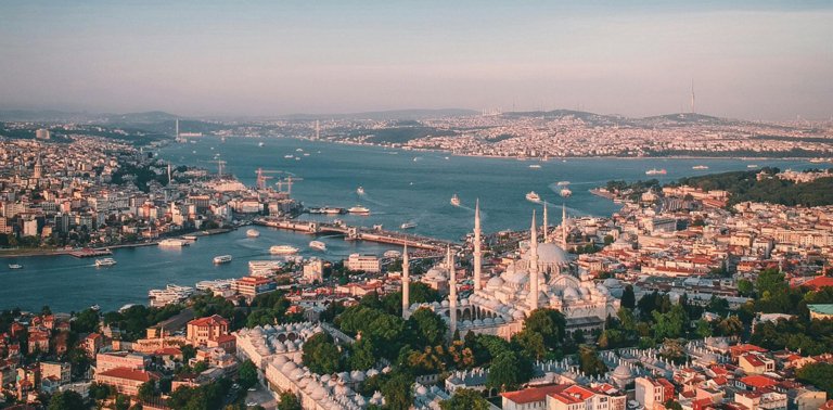 Best Travel Agencies to Explore Istanbul Like a Local in 2025